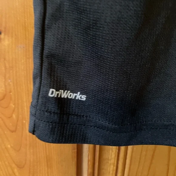 Size Medium Men’s Athletic Regular Fit Quick Dry Tee - Picture 3 of 5